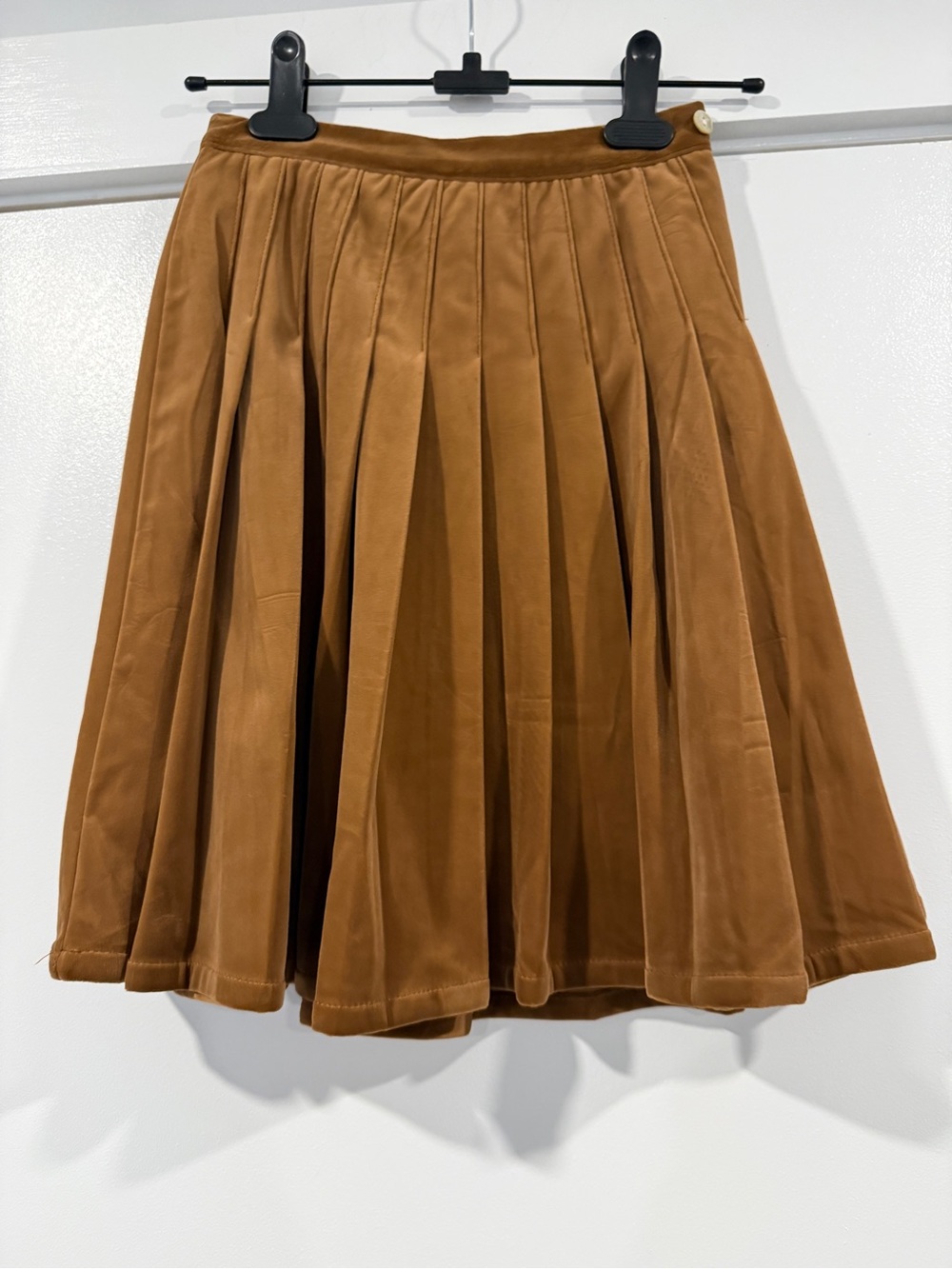 Light brown velvet pleated skirt